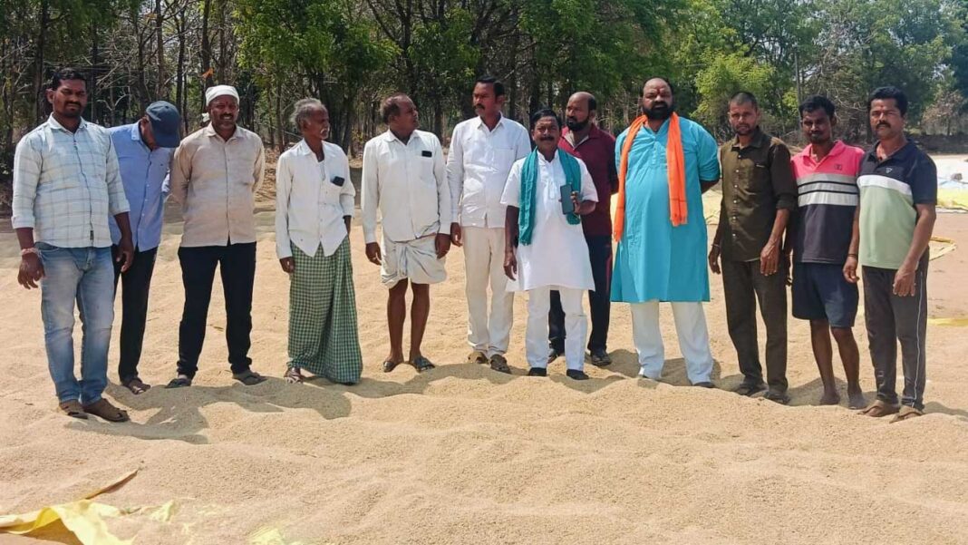 Bharatiya Janata Kisan Morcha | హమాలీలు లేరు.. గన్నీబ్యాగులు కరువు..