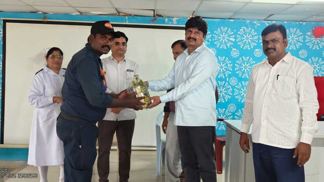 GGH Nizamabad | జీజీహెచ్​లో కార్మికుల సేవలు మరువలేనివి