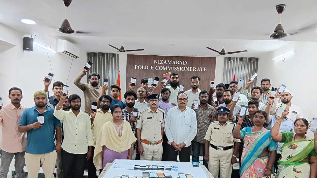 CEIR Portal | సెల్ఫోన్లు పోగొట్టుకున్న 60 మందికి తిరిగి అప్పగింత CEIR Portal | సెల్ఫోన్లు పోగొట్టుకున్న 60 మందికి తిరిగి అప్పగింత