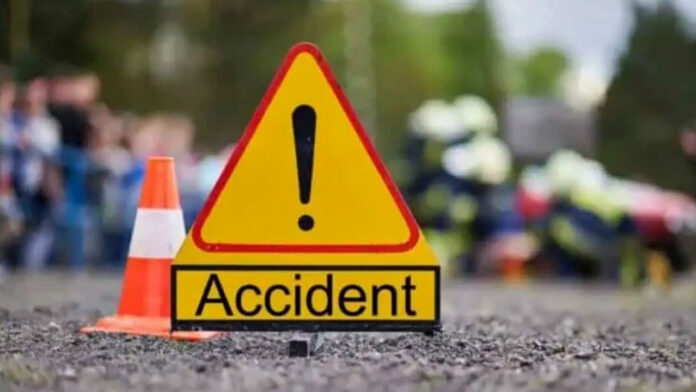 NH 44 | ఆగి ఉన్న లారీని ఢీకొన్న మరొక లారీ.. క్యాబిన్​లో ఇరుక్కుపోయిన డ్రైవర్