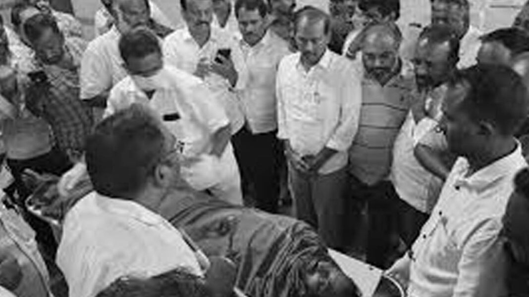 TDP leader | టీడీపీ నేత దారుణ హత్య..ముసుగులు వేసుకొచ్చి కత్తులతో దాడి