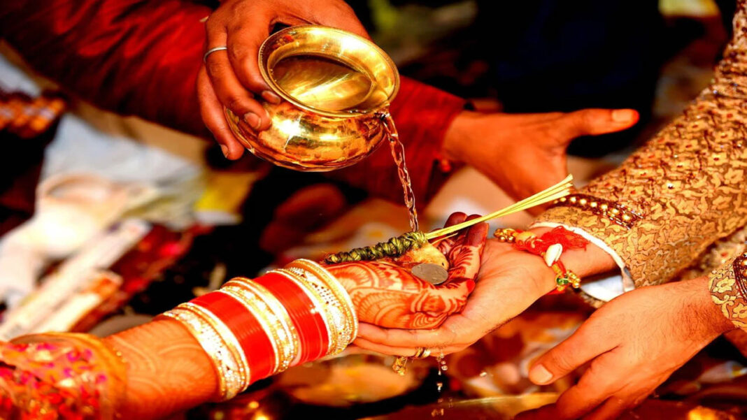 wedding ceremony | సరిగ్గా దండలు మార్చుకునే సమయానికి వరుడిని చూసి షాక్​.. తర్వాత వధువు ఏం చేసిందంటే..​