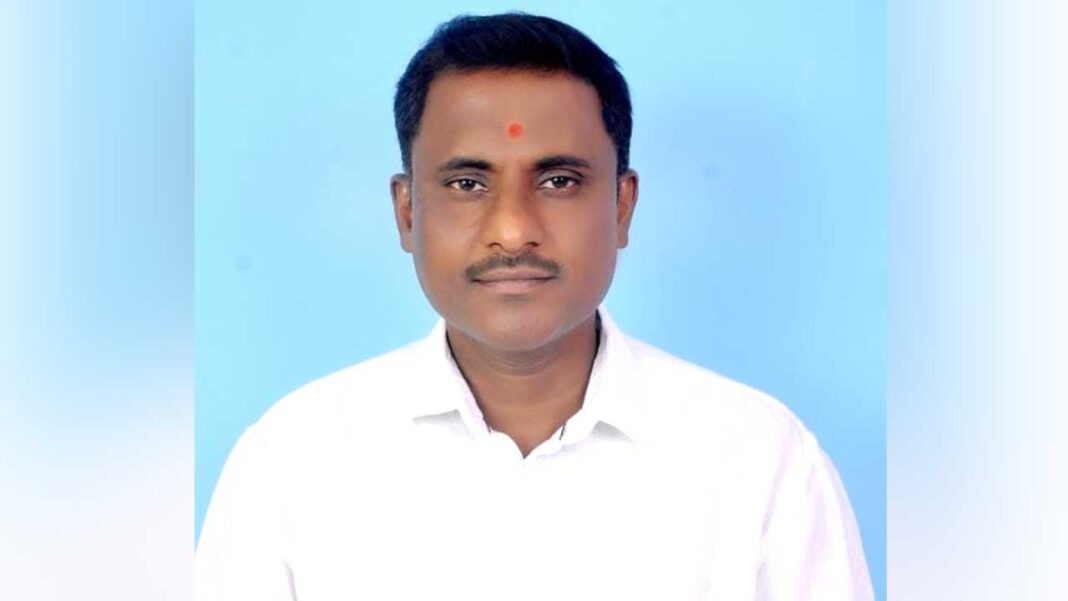 Telugu Book of Records | తెలుగు బుక్ ఆఫ్ రికార్డ్స్​ జిల్లా కోఆర్డినేటర్​గా గోపాలకృష్ణ