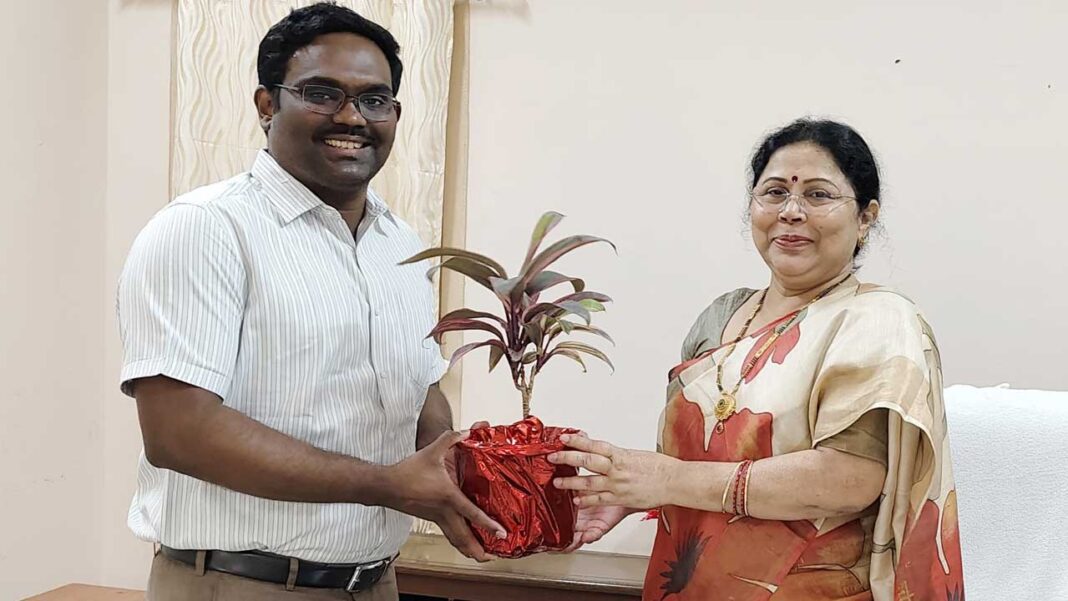 District Judge | న్యాయమూర్తిని కలిసిన కలెక్టర్​