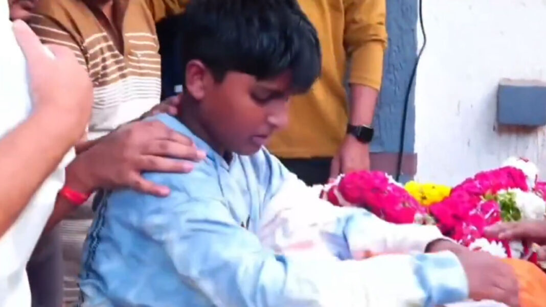 Terror Attack | నాతో ఉండిపో నాన్న.. కంటతడి పెట్టించిన బాలుడి మాటలు