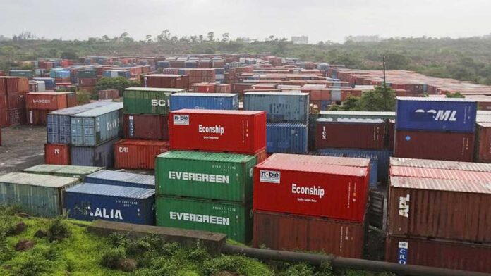 Indian Products | అక్ర‌మ మార్గాల్లో పాక్‌కు భార‌త ఉత్ప‌త్తులు.. 10 బిలియ‌న్ డాల‌ర్ల‌కు పైగా వ‌స్తువుల త‌ర‌లింపు