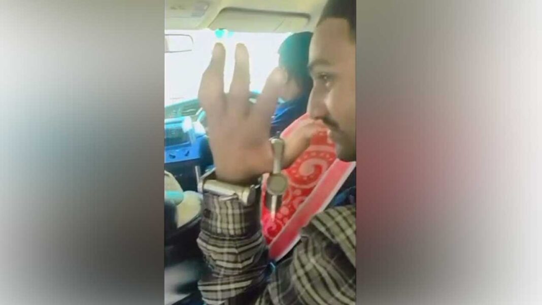 Reels in Police Vehicle | పోలీస్​ వాహనంలో రీల్స్.. సోషల్​మీడియాలో వైరల్​..