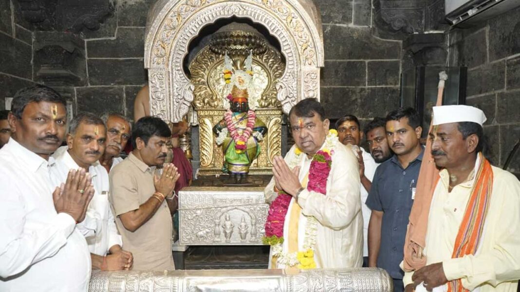 Mla Pocharam Srinivas Reddy | పండరీపూర్ విఠలేశ్వరుడిని దర్శించుకున్న పోచారం