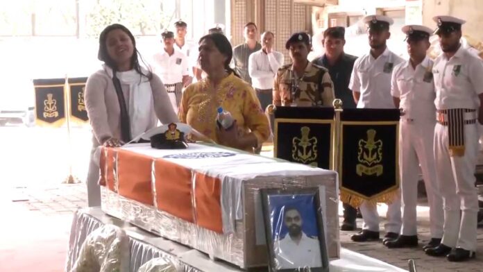 Pahalgaon terror attack | ‘జైహింద్​’ అంటూ భర్తకు కన్నీటి వీడ్కోలు పలికిన లెఫ్టినెంట్ వినయ్ నర్వాల్​ భార్య హిమాన్షి