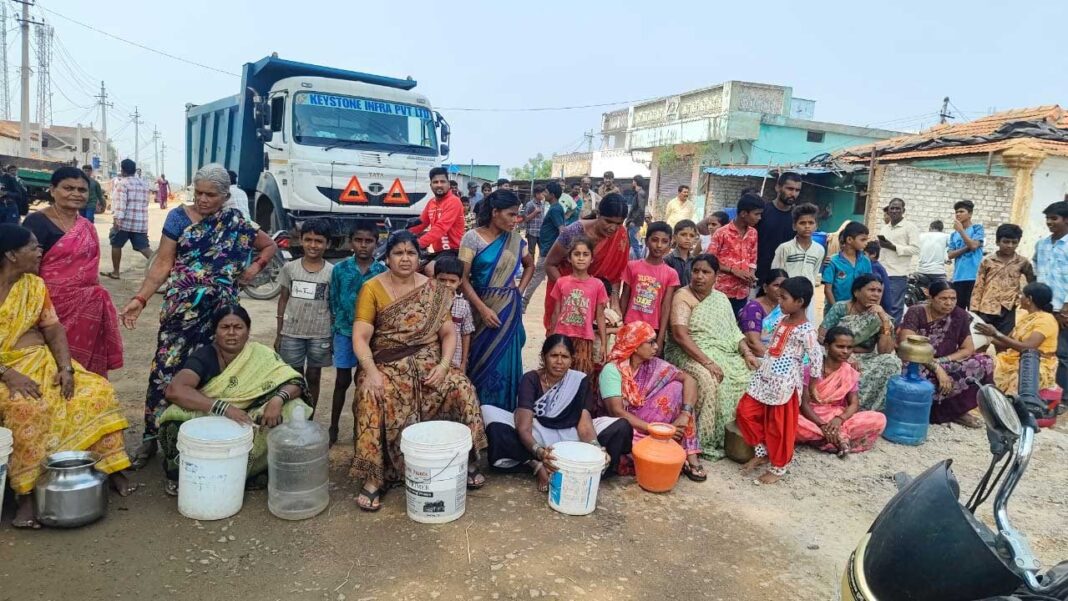 Banswada | మంచి నీటి కోసం మహిళల రాస్తారోకో