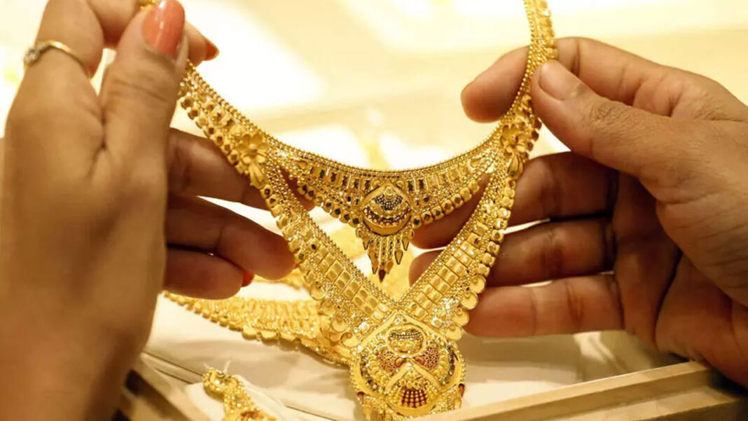 Gold Price on August 30 | ప‌రుగులు పెడుతున్న ప‌సిడి.. కాస్త శాంతిస్తున్న వెండి