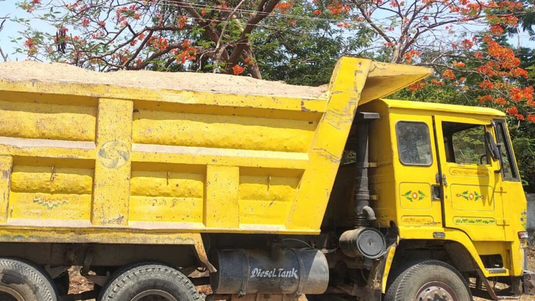 Nizamsagar | అక్రమంగా ఇసుక తరలింపు.. టిప్పర్ పట్టివేత