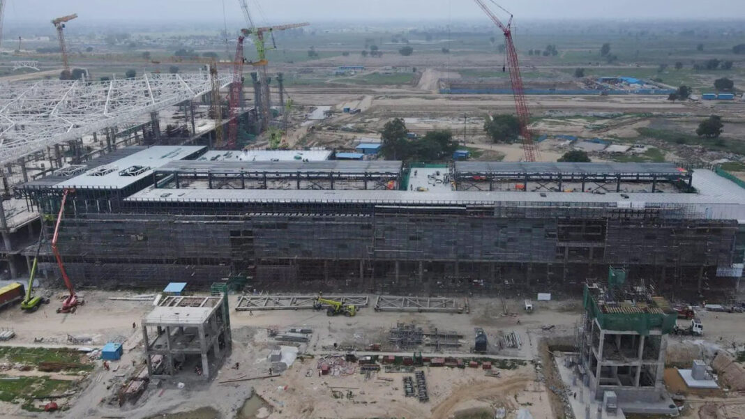 Noida Airport | పనుల్లో జాప్యం.. రోజుకు రూ.10 లక్షల జరిమానా వేస్తున్న ప్రభుత్వం