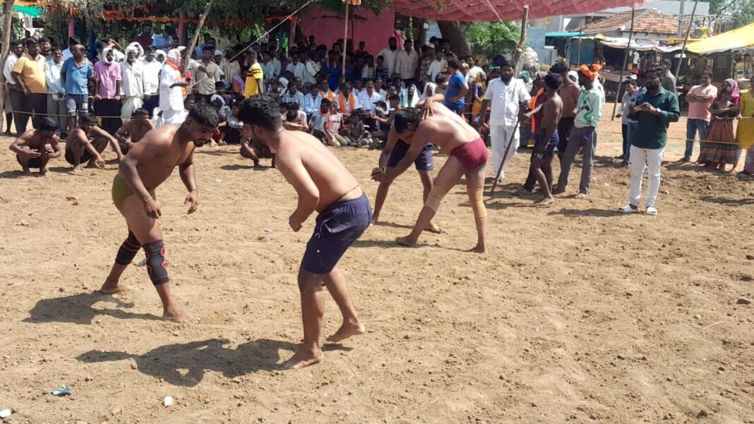 Wrestling competitions | అలరించిన కుస్తీ పోటీలు