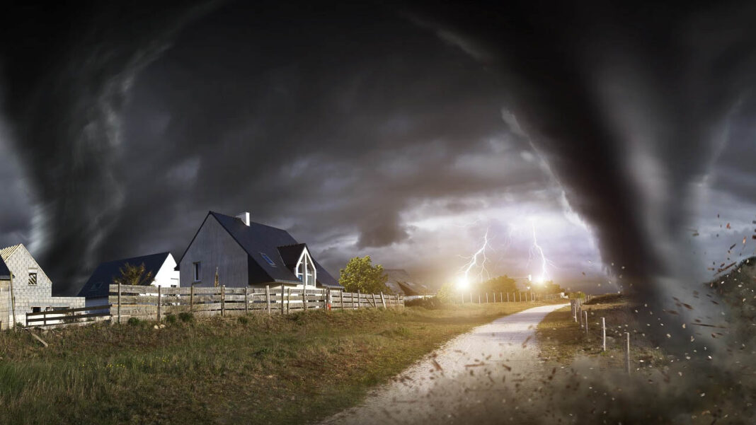 Tornadoes | అమెరికాలో టోర్నడోల బీభత్సం.. వేల భవనాలు ధ్వంసం