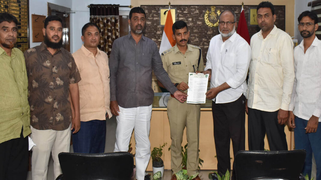 akshara today - cp Nizamabad market | రాత్రివేళ దుకాణాలను 11:30 గంటల వరకు తెరిచి ఉంచుతాం.. అనుమతి ఇవ్వరూ.. సీపీకి వ్యాపారుల విన్నపం