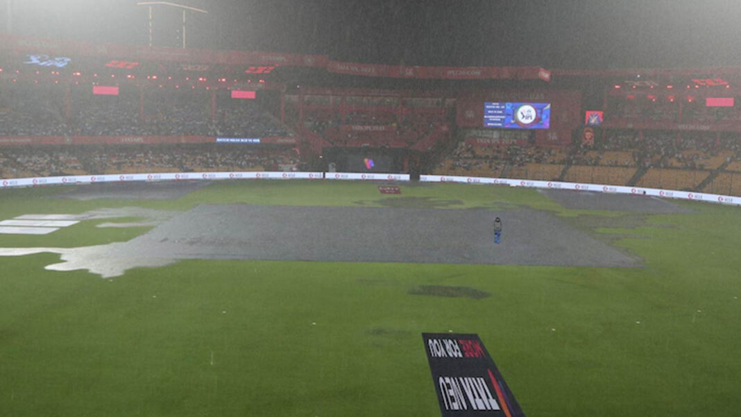 పెద్దప్రేగు క్యాన్సర్ తో పెద్దప్రేగులో కణితులు(కంతులు) పెరుగుతాయి