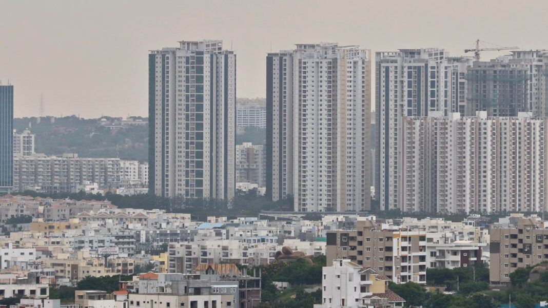 IT company | బోర్డు తిప్పేసిన ఐటీ కంపెనీ.. రోడ్డున పడ్డ 200 మంది వేతన జీవులు