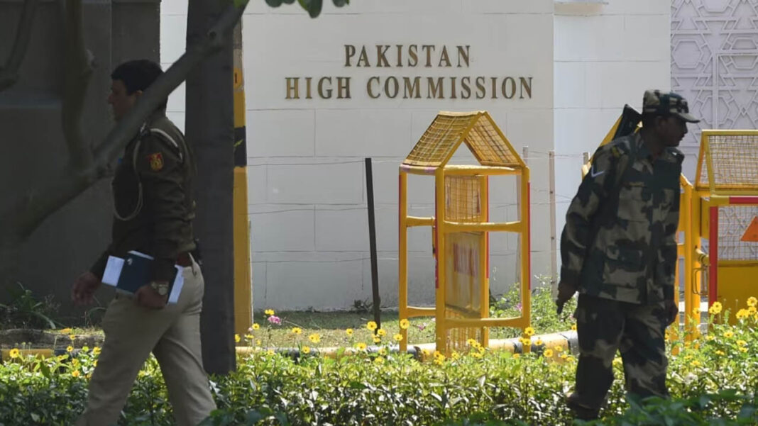 akshara today - pak high commission Pakistan diplomat's espionage | పాక్ దౌత్యాధికారి గూఢచర్యం.. బహిష్కరించిన భారత్