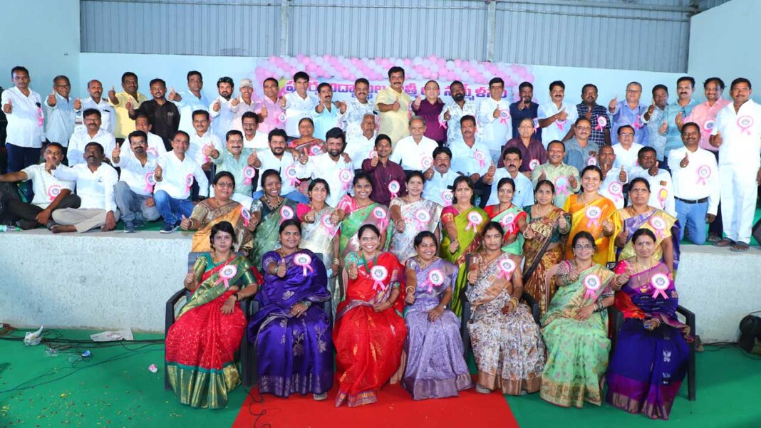 Alumni Reunion | 34 ఏళ్ల తర్వాత ఒక్కచోట కలిశారు..
