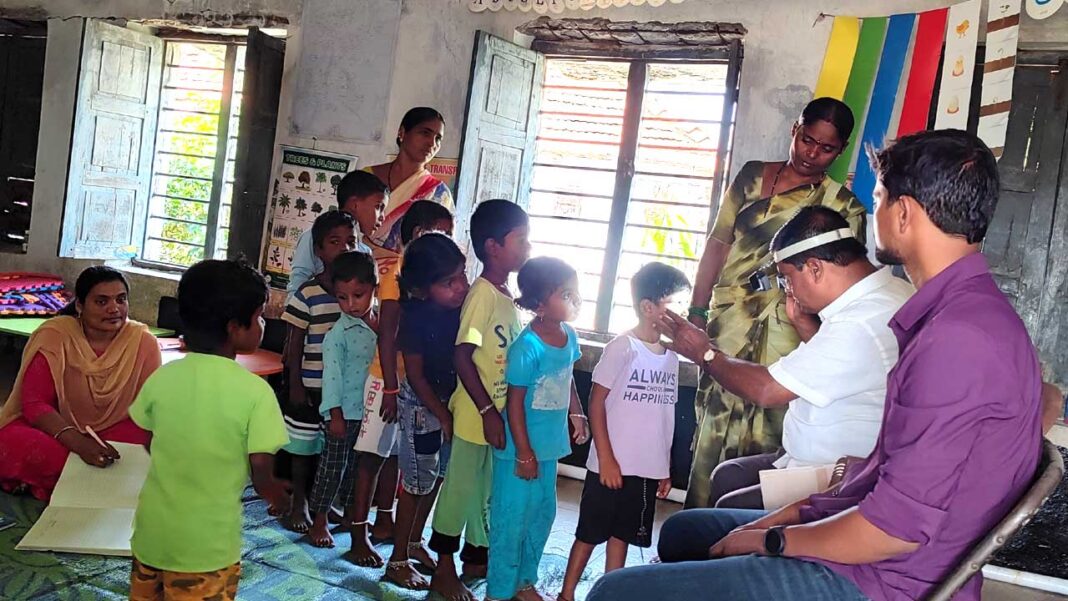 Anganwadi center| చిన్నారులను సెల్​ఫోన్లకు దూరంగా ఉంచాలి