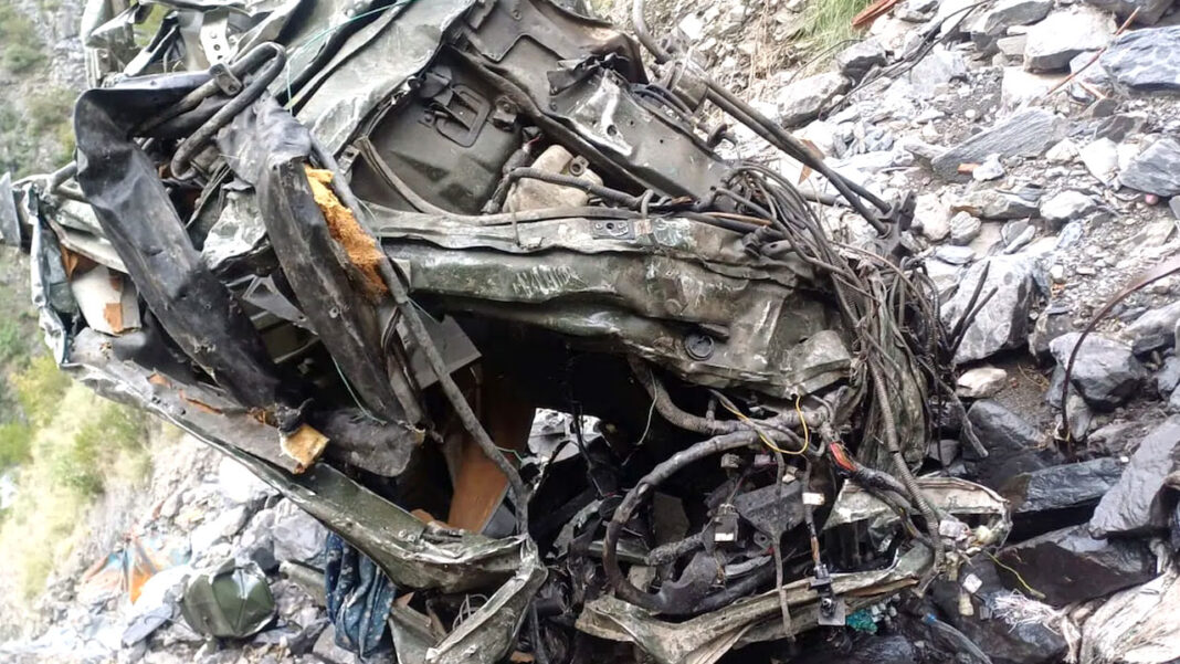 Jammu Kashmir | లోయలో పడ్డ ఆర్మీ వాహనం.. ముగ్గురు జవాన్ల మృతి