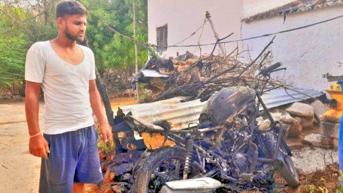 bike Bike burnt | పార్క్ చేసిన బైక్ దగ్ధం