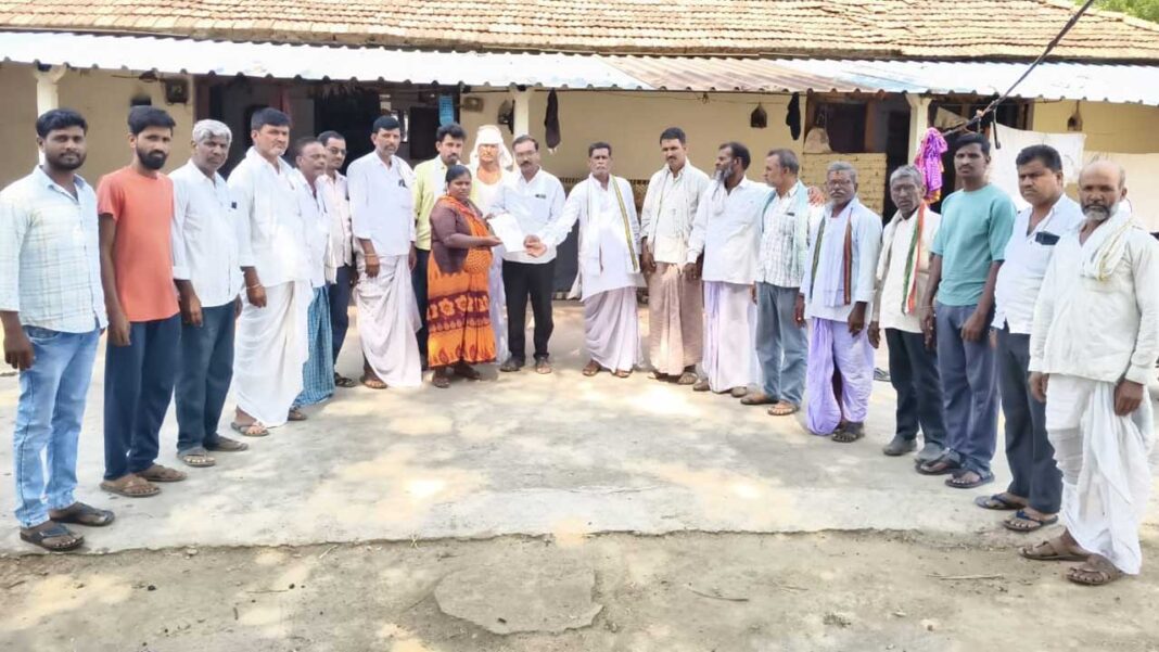 CMRF checks | సీఎంఆర్ఎఫ్ చెక్కుల అందజేత