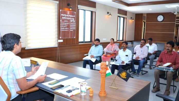 Collector Ashish Sangwan: ధాన్యం తడిసిపోకుండా చర్యలు చేపట్టాలి
