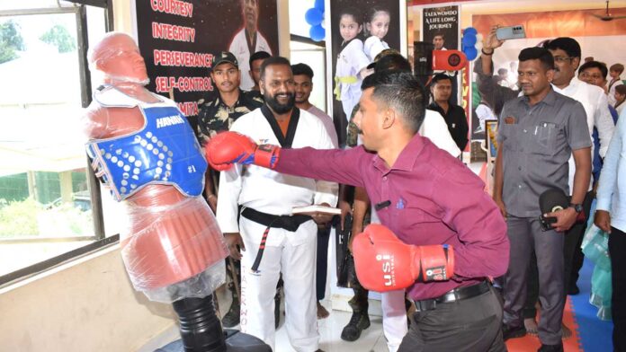 CP Sai Chaitanya|బాక్సింగ్​ చేసి అదరగొట్టిన సీపీ సాయి చైతన్య