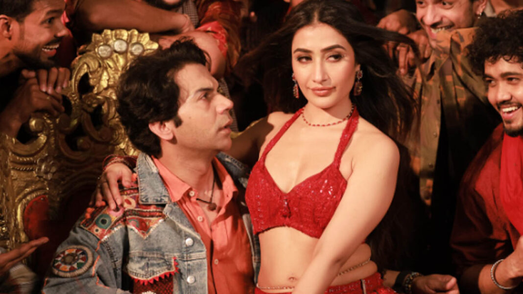 Dhanashree verma | బాలీవుడ్ హీరో ఒళ్లో కూర్చున్న క్రికెట‌ర్ మాజీ భార్య‌..విడాకుల త‌ర్వాత ఇంత రెచ్చిపోతుంది..!