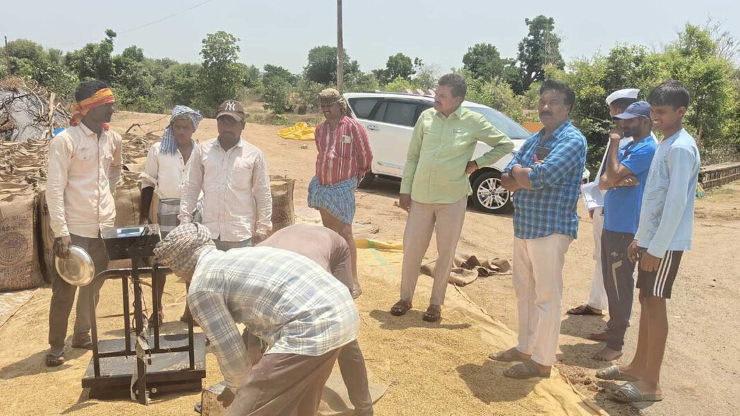 Additional Collector Victor | కేంద్రాల్లో రైతులకు సౌకర్యాలు కల్పించాలి