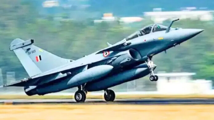 IAF | గంగా ఎక్స్​ప్రెస్​ వేపై యుద్ధ విమానాల విన్యాసాలు