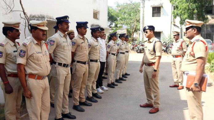Kamareddy SP | బాన్సువాడ పోలీస్ స్టేషన్​ను సందర్శించిన ఎస్పీ
