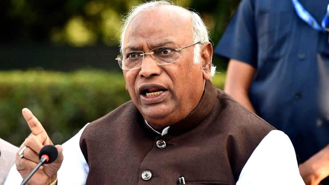 mallikarjun kharge Mallikarjun Kharge | మోదీ కాశ్మీర్ వెళ్లకపోవడానికి కారణమదే.. మల్లికార్జున్ ఖర్గే సంచలన ఆరోపణలు