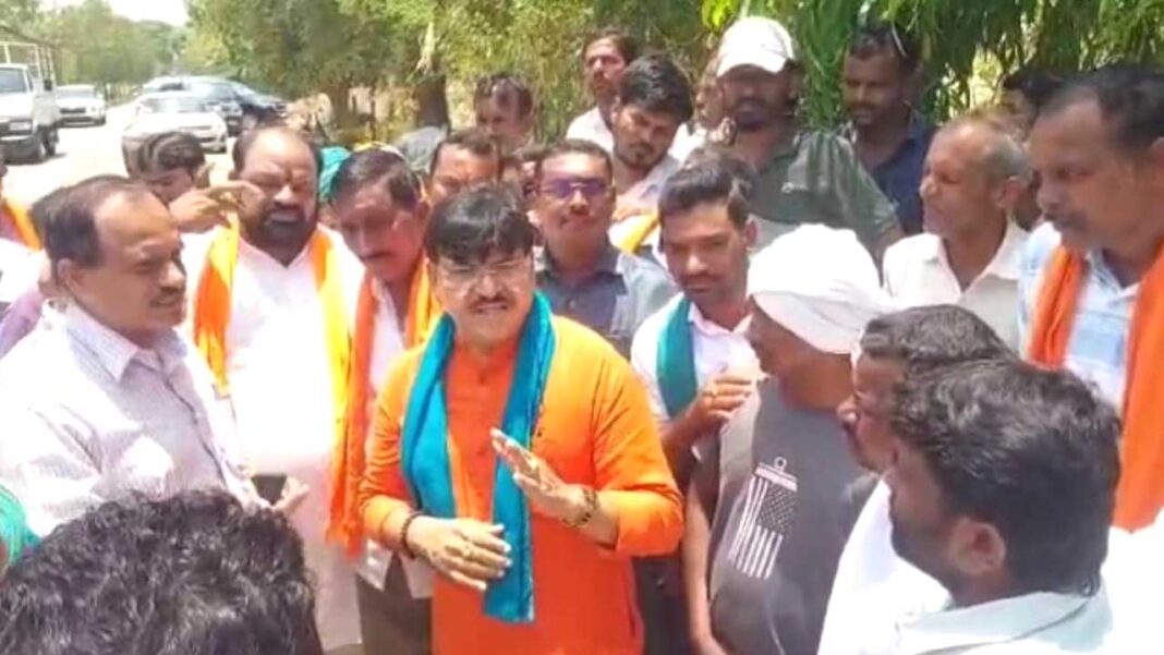 MLA Paidi Rakesh Reddy | కొనుగోలు కేంద్రాల్లోని సమస్యలను పరిష్కరించాలి
