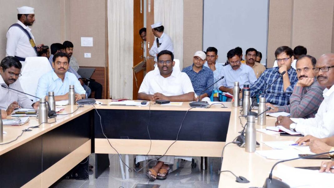 Collector Rajiv Gandhi Hanumanthu