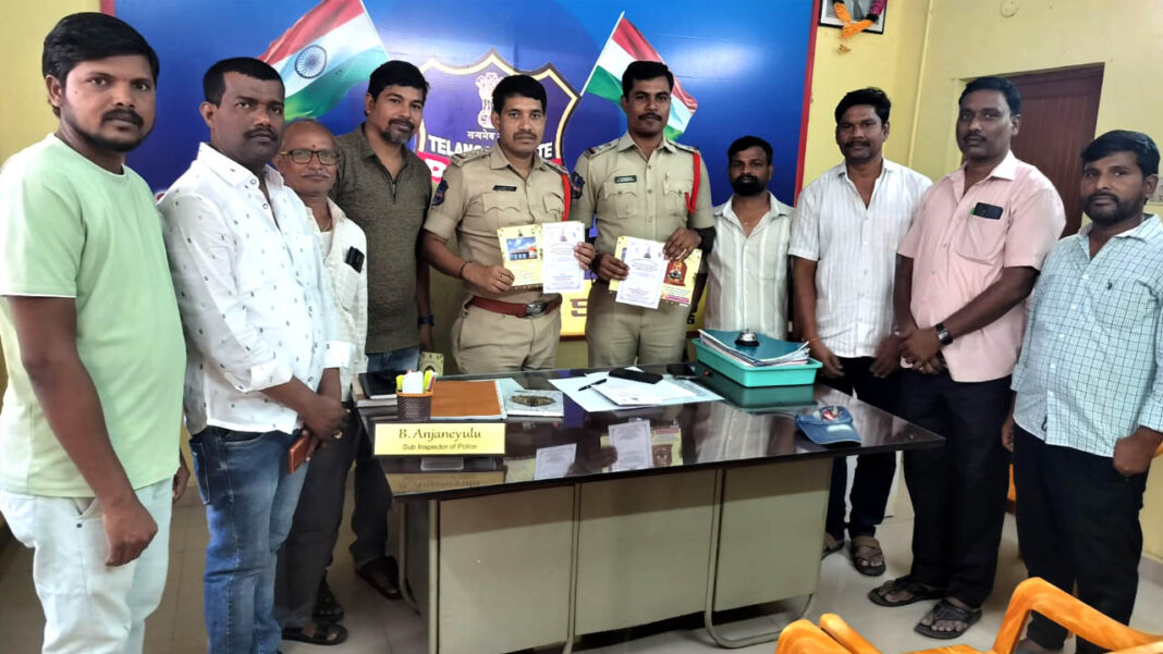 Temple inauguration | ఆలయ ప్రారంభోత్సవ ఆహ్వాన పత్రికల అందజేత