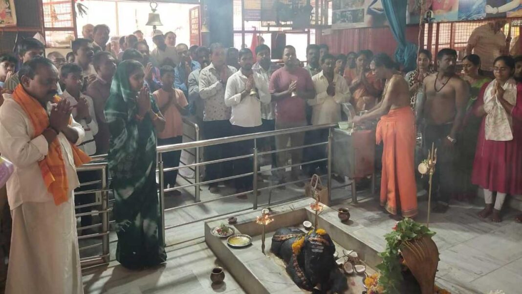 temple Bjp Armoor | సైనికులకు ఆత్మస్థైర్యాన్ని ఇవ్వాలని పూజలు