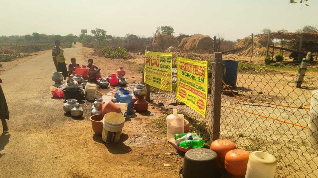 Drinking water problems | తాగునీటి కోసం తండావాసుల ఇక్కట్లు