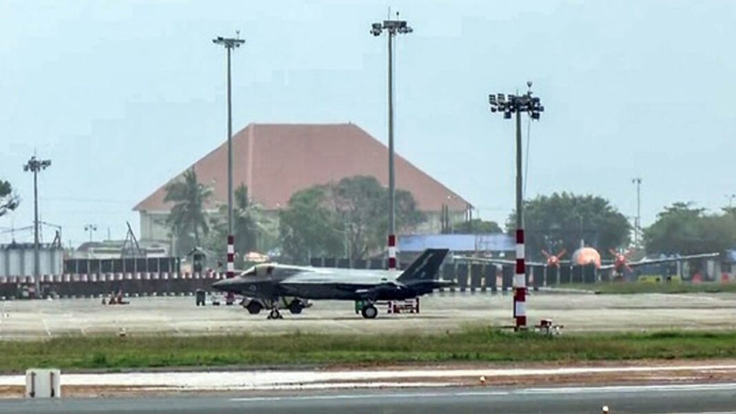 F-35 Fighter Jet F-35 Fighter Jet