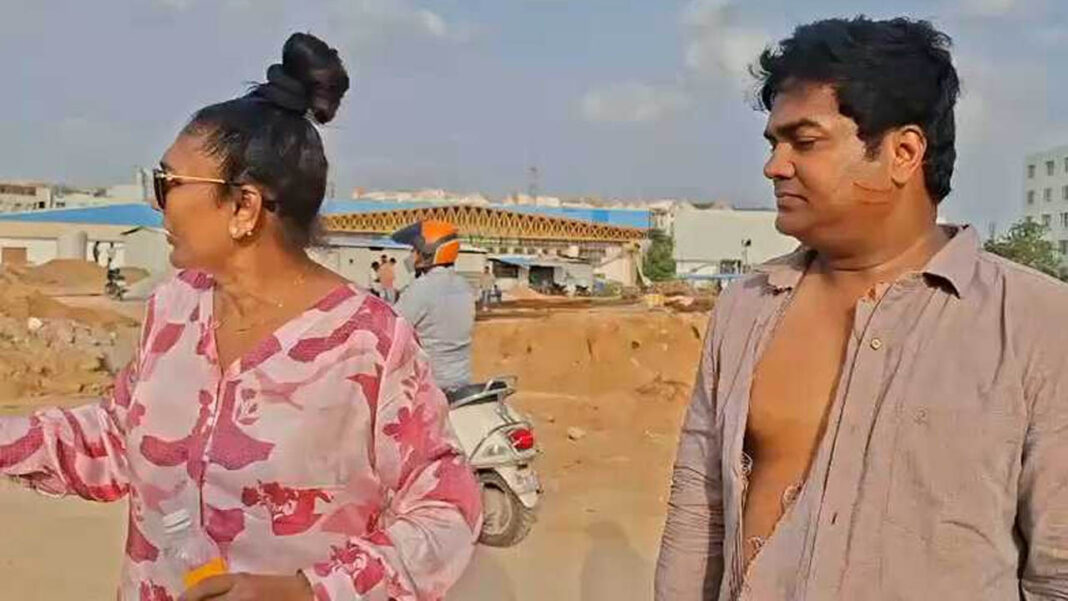 Actress Ramyashri | గచ్చిబౌలిలో దారుణం.. నటి రమ్యశ్రీ, ఆమె సోదరుడిపై కత్తులతో దాడి