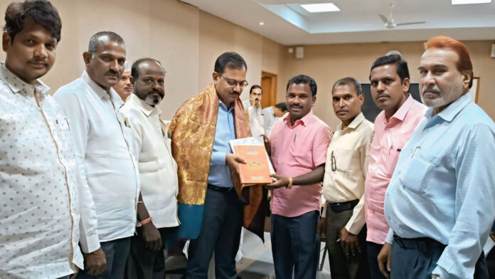 TUWJ-IJU | వెల్​నెస్​ సెంటర్​లో మందుల కొరతపై కలెక్టర్​కు టీయూడబ్ల్యూజే ఫిర్యాదు