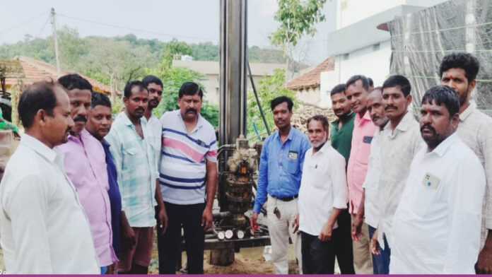Borewell | నర్వలో బోరుబావి తవ్వకం