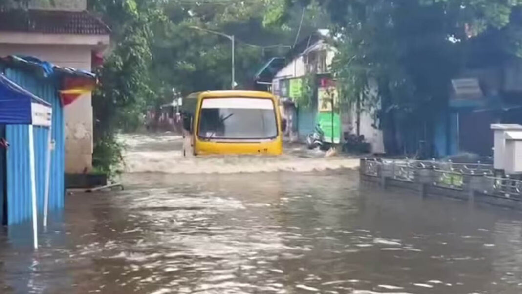 Mumbai rains | ముంబయిలో కుండపోత వర్షాలు.. ఆరెంజ్ అలర్ట్ జారీ