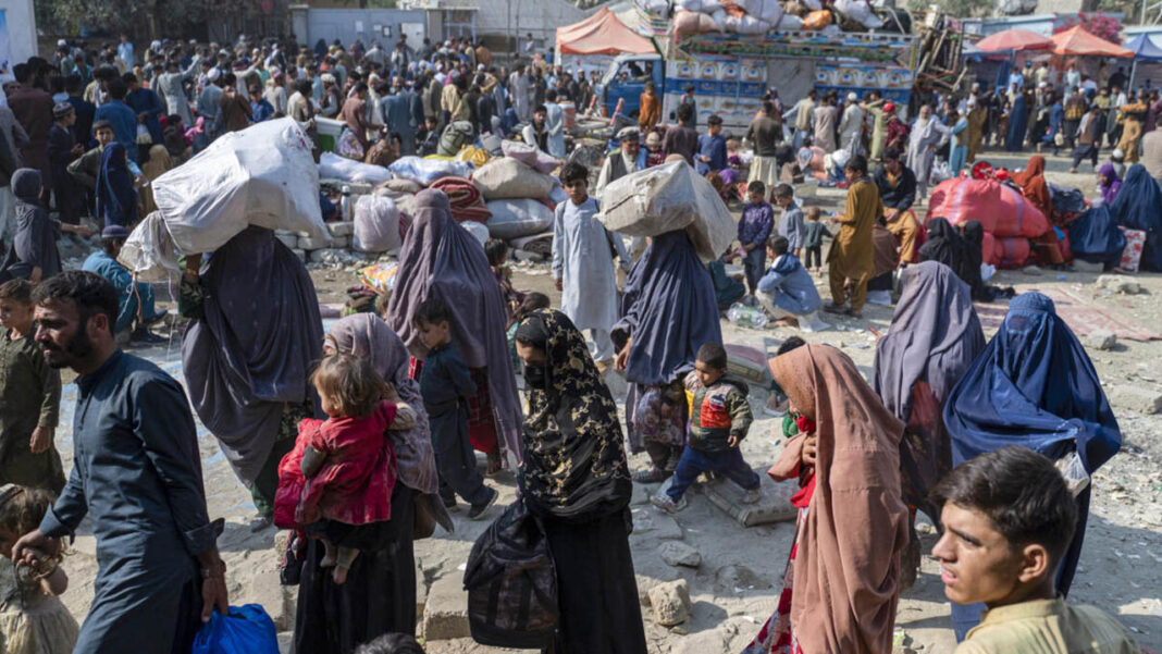 akshara today - pak migrent Pakistani migrants | పాకిస్తానీ వలసదారులపై గల్ఫ్ దేశాల కఠిన వైఖరి.. వేలాదిమందిని తిరస్కరిస్తున్న సౌదీ, ఇరాన్, ఇరాక్