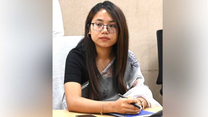 Trainee IAS Caroline