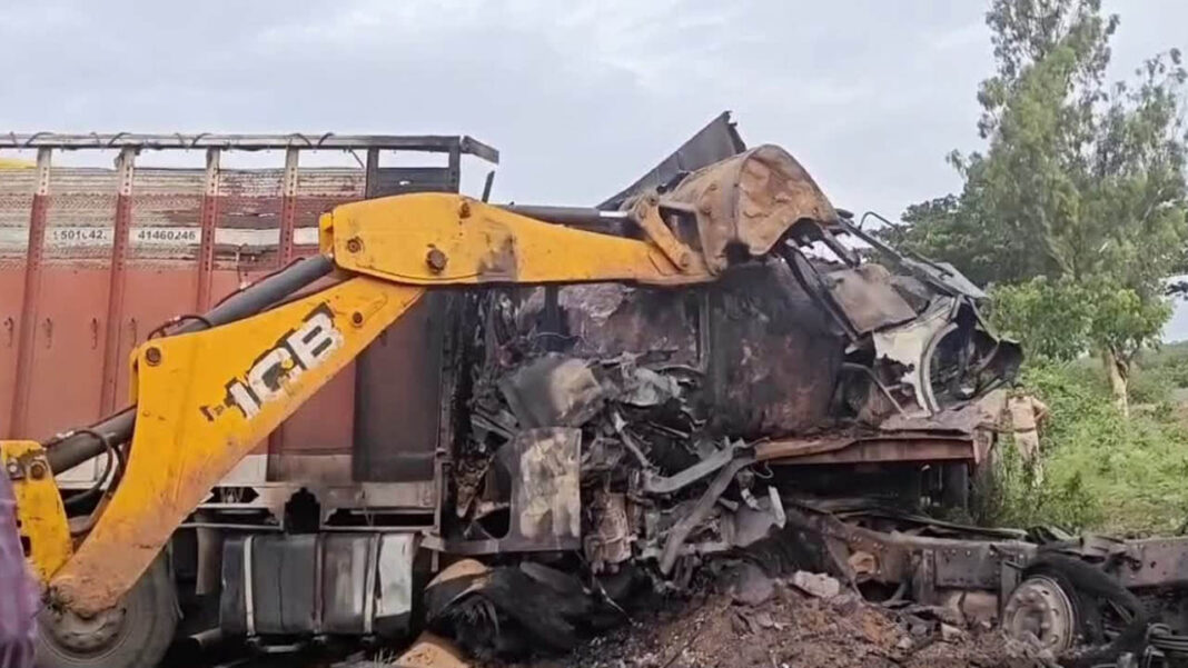 Warangal | ఘోర రోడ్డు ప్రమాదం.. రెండు లారీలు ఢీ.. ముగ్గురి సజీవ దహనం