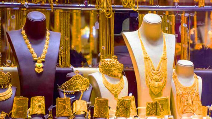 Gold price on august 21 | త‌గ్గిన బంగారం ధ‌ర‌.. ఇంకా ల‌క్ష మార్క్ పైనే..!
