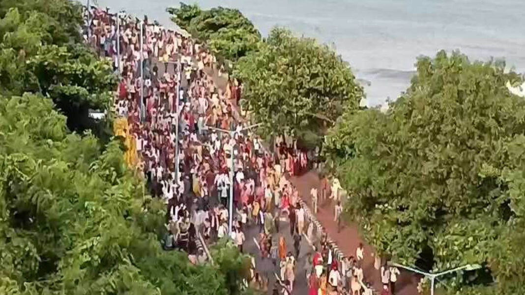 Simhachalam | సింహాచలం గిరి ప్రదక్షిణకు లక్షల్లో తరలొచ్చిన భక్తజనం.. నియంత్రణలో పోలీసుల విఫలం!